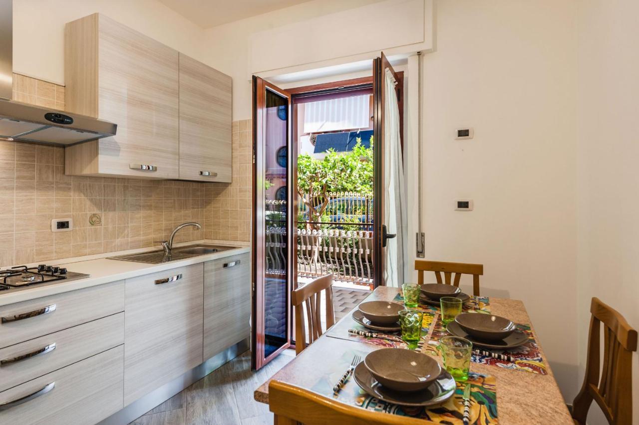 Lemon Tree Apartments By Wonderful Italy Джардини Наксос Екстериор снимка